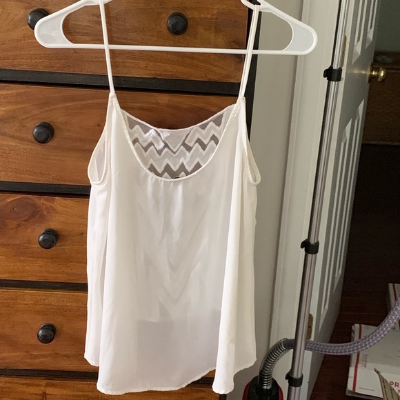 White patterned top - Picture 2 of 3